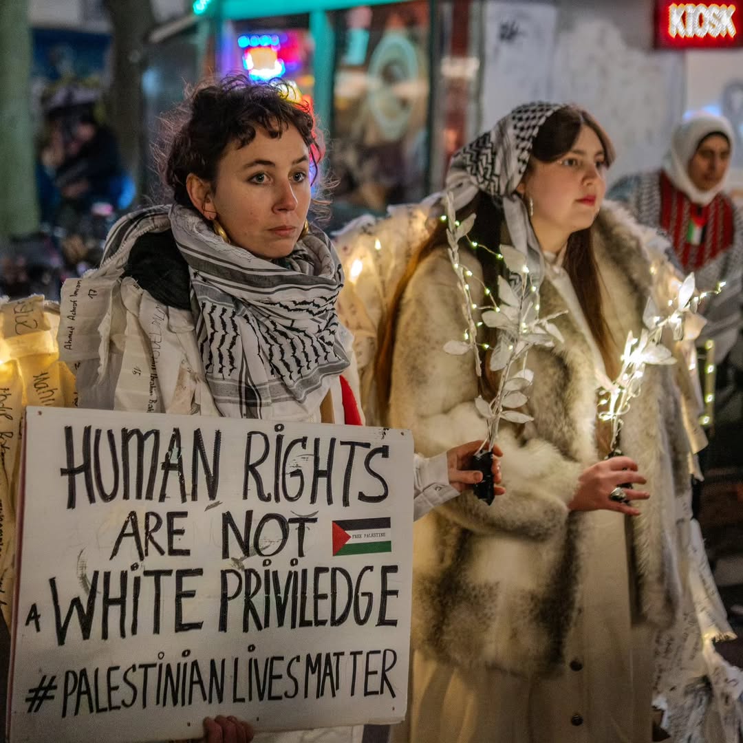 Messages in Berlin demonstration for Solidarity with Palestine 🇵🇸